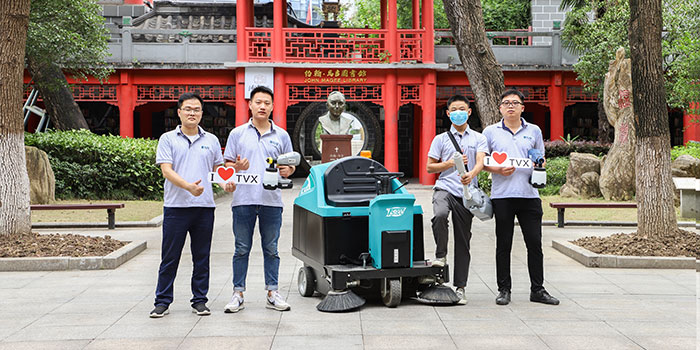 南京十二中为食堂清洁采购特沃斯TVX手推式全自动洗地机